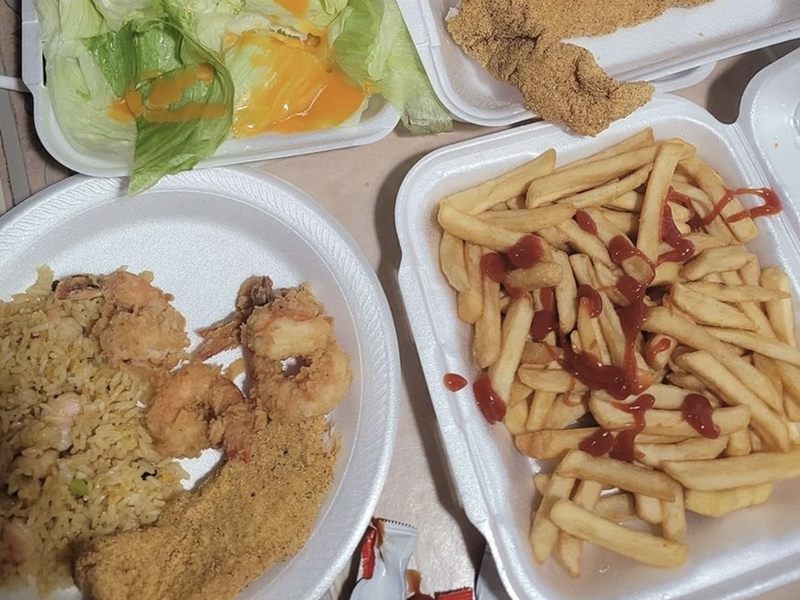 Linda's Seafood food